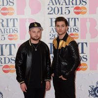 Royal Blood en la alfombra roja de los Brit Awards 2015