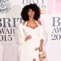 Lianne La Havas en la alfombra roja de los Brit Awards 2015