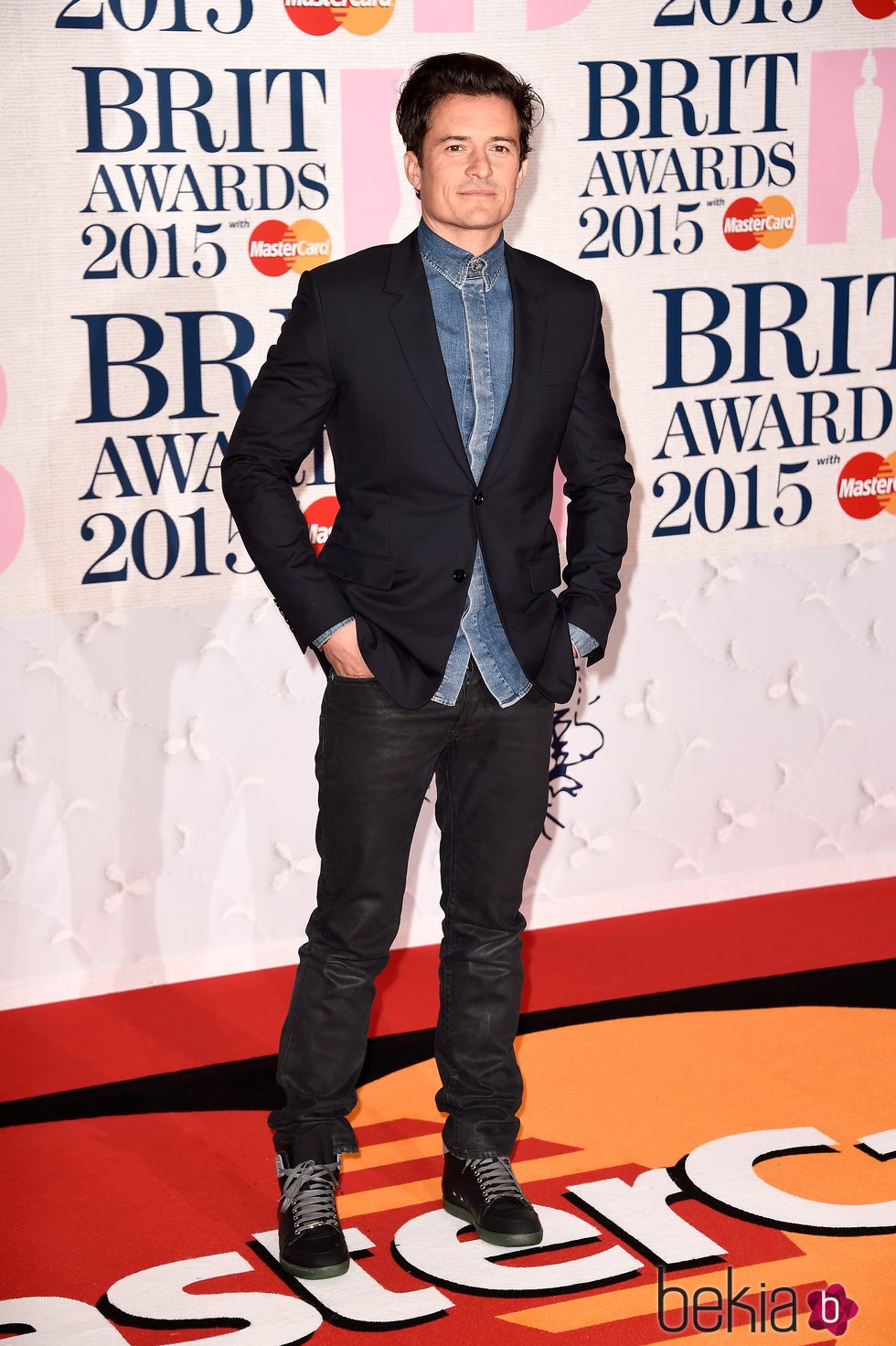 Orlando Bloom en la alfombra roja de los Brit Awards 2015