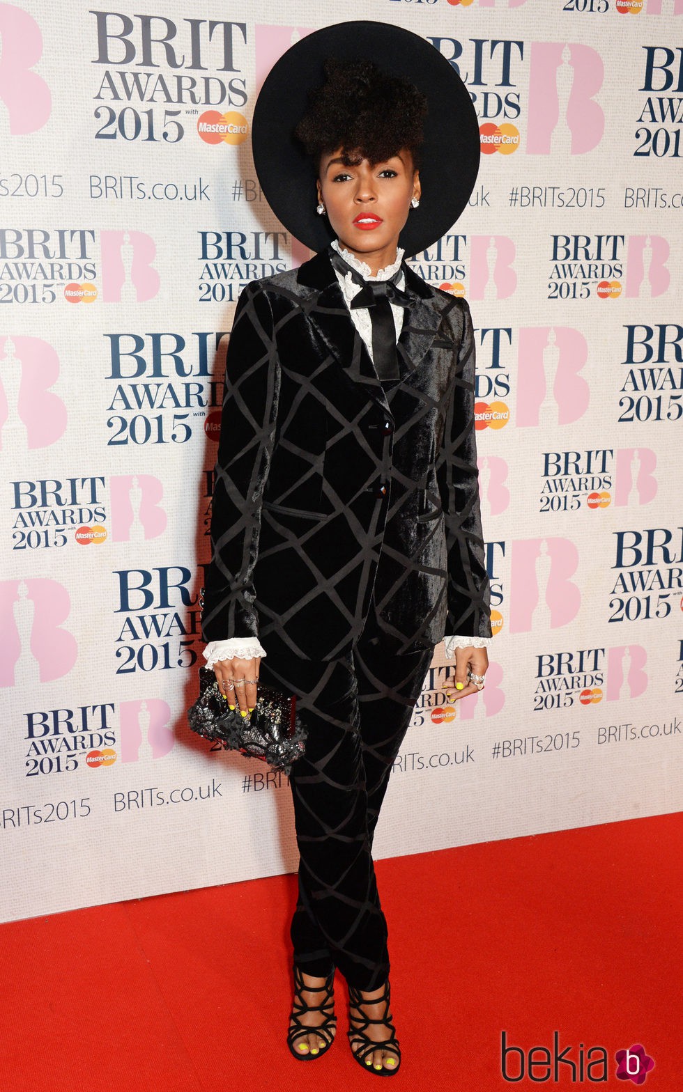 Janelle Monáe en la alfombra roja de los Brit Awards 2015