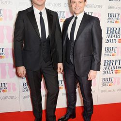 Anthony McPartlin y Declan Donnelly en la alfombra roja de los Brit Awards 2015