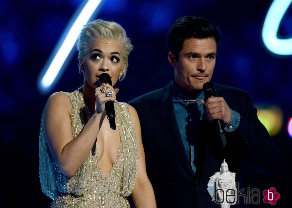 Rita Ora y Orlando Bloom en los Brit Awards 2015