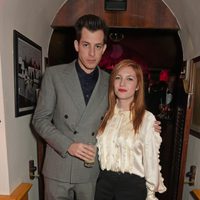 Mark Ronson y Josephine de la Baume en la fiesta ofrecida por Madonna tras la entrega de los Brit Awards 2015