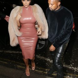 Kim Kardashian y Kanye West en la fiesta ofrecida por Madonna tras la entrega de los Brit Awards 2015