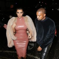 Kim Kardashian y Kanye West en la fiesta ofrecida por Madonna tras la entrega de los Brit Awards 2015