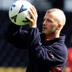 David Beckham con el corte de pelo 'mohicano' en 2001