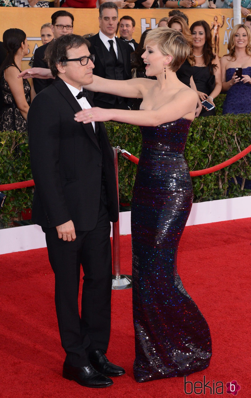 Jennifer Lawrence abraza a David O. Russell durante los Annual Screen Actors Guild Awards 2014