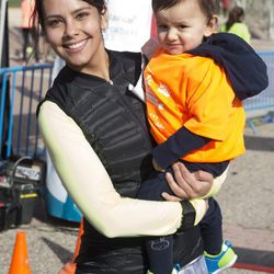 Cristina Pedroche posa con Mateo, protagonista de la carrera benéfica