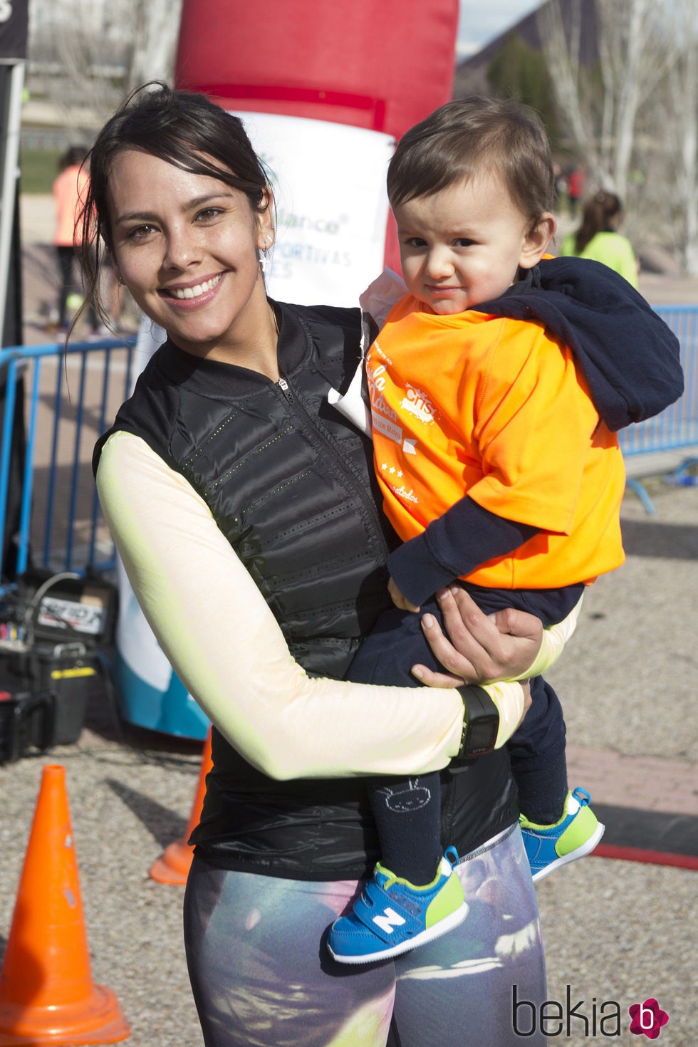 Cristina Pedroche posa con Mateo, protagonista de la carrera benéfica