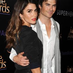 Nikki Reed e Ian Somerhalder en la alfombra roja de los Noble Awards