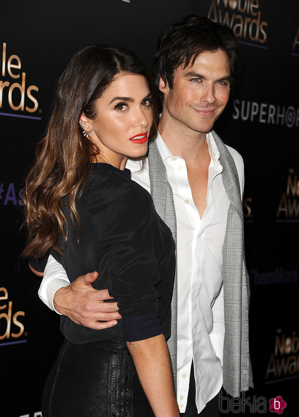 Nikki Reed e Ian Somerhalder en la alfombra roja de los Noble Awards