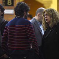 Daniel Sánchez Arévalo y su madre Carmen Arévalo en el tanatorio de Héctor Colomé