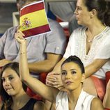 Eva Longoria ondeando la bandera española en el Torneo de Tenis de Acapulco