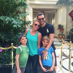 Britney Spears pasa un día en familia en las Vegas con sus hijos y Charlie Ebersol