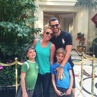 Britney Spears pasa un día en familia en las Vegas con sus hijos y Charlie Ebersol