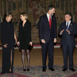 Los Reyes Felipe y Letizia con el presidente de Colombia y su esposa en una cena en El Pardo