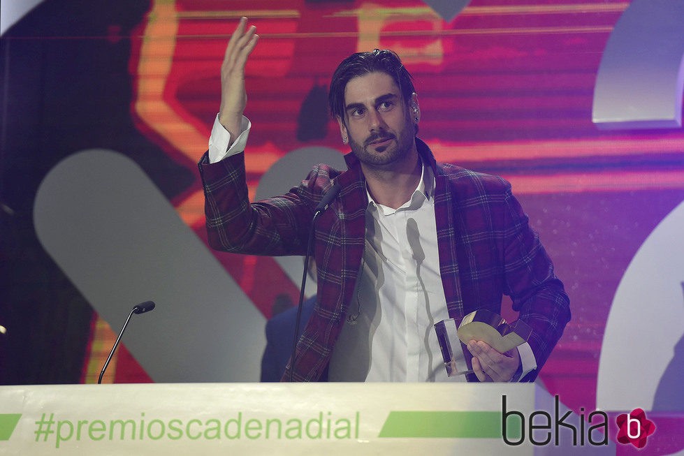 Melendi recoge su galardón en los Premios Cadena Dial 25 Aniversario