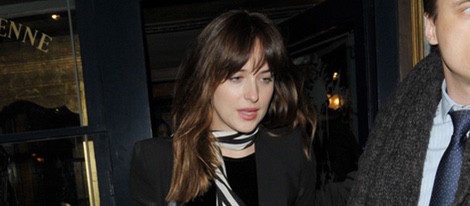 Dakota Johnson en la fiesta posterior al desfile de Balmain en Paris Fashion Week otoño/invierno 2015