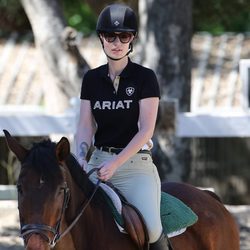 Iggy Azalea monta a caballo en Agora Hills