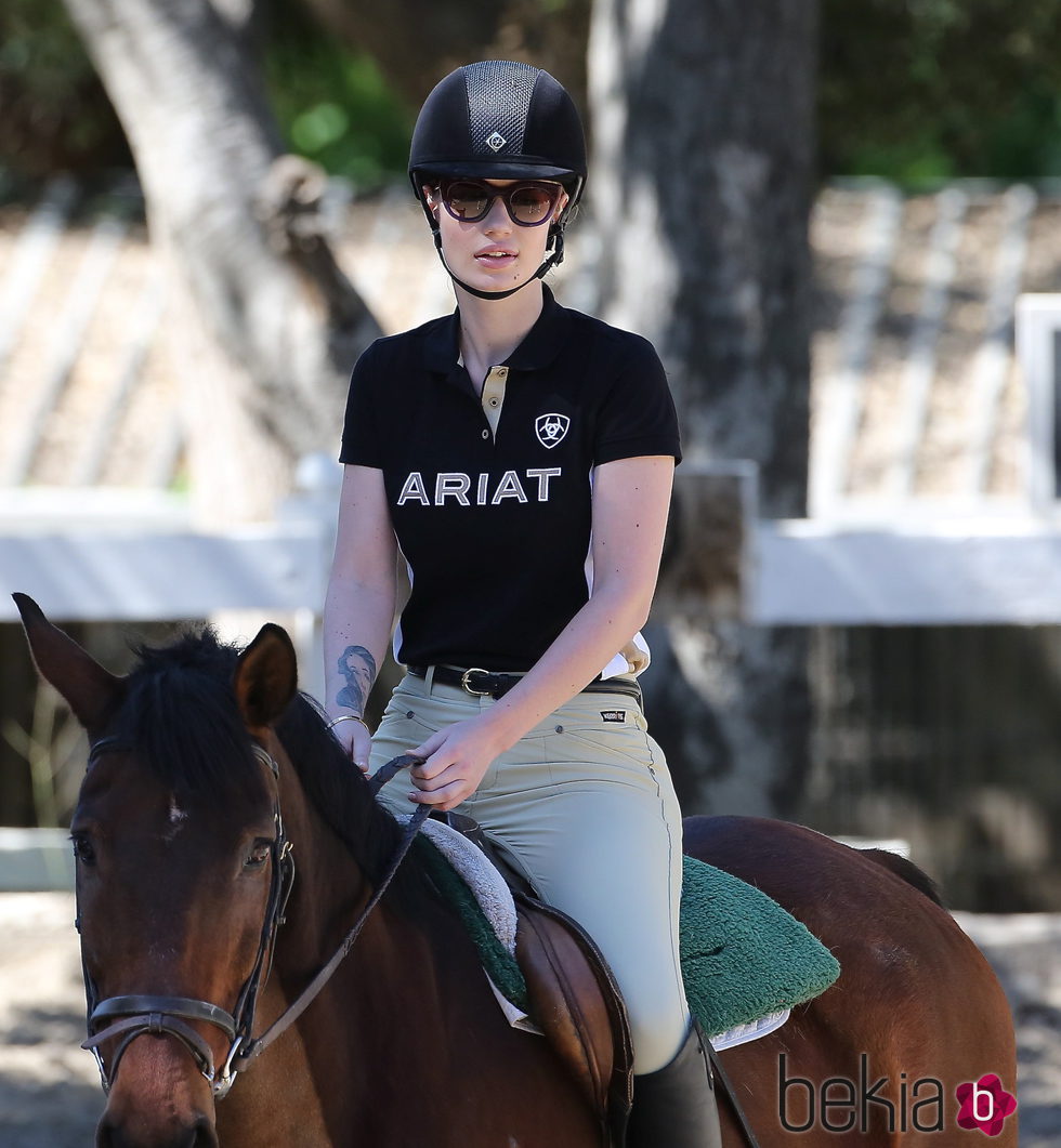 Iggy Azalea monta a caballo en Agora Hills