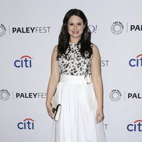 Katie Lowes en el PaleyFest 2015