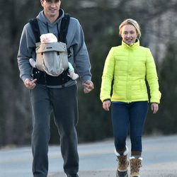 Hayden Panettiere y Wladimir Klitschko disfrutan de un paseo con su hija Kaya