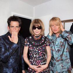 Ben Stiller y Owen Wilson con Anna Wintour tras el desfile de Valentino en Paris Fashion Week