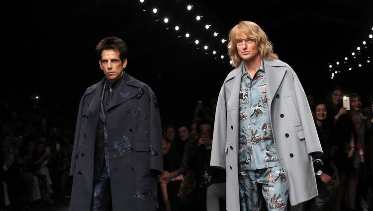 Ben Stiller y Owen Wilson desfilando para Valentino en Paris Fashion Week