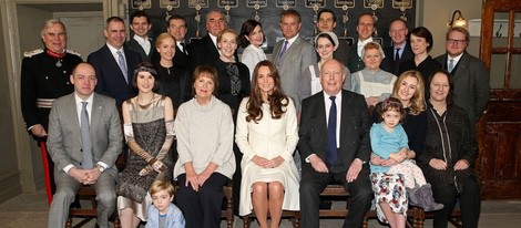 Kate Middleton posa con el reparto de la serie 'Downton Abbey'