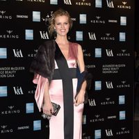 Eva Herzigová en la inauguración de la exposición de Alexander McQueen en Londres