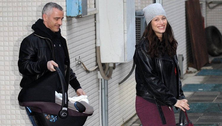 Eros Ramazzotti y Marica Pellegrinelli con el segundo hijo de la pareja