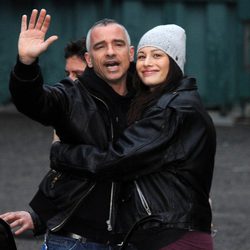 Eros Ramazzotti y Marica Pellegrinelli saludan en Milán tras presentar su segundo hijo