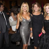 Ana Obregón, María Dolores de Cospedal y Carmen Cervera durante la inauguración de una exposición