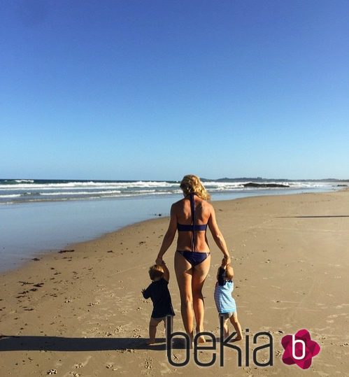 Elsa Pataky con sus mellizos Tristan y Sasha en su primer cumpleaños