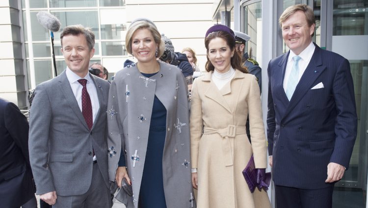 Los Reyes de Holanda posan con los Príncipes Federico y Mary en su viaje oficial en Dinamarca