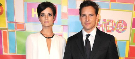 Jaimie Alexander y Peter Facinelli en la fiesta de HBO tras los Emmy 2014