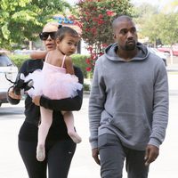 Kim Kardashian y Kanye West llevan a North West a clases de ballet