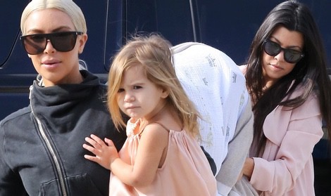 Kim y Kourtney Kardashian llevan a North West y Penelope Disick a clases de ballet