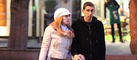 Ángel Di María y Jorgelina Cardoso paseando por Manchester