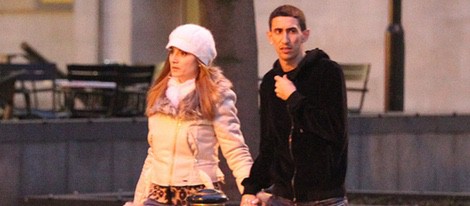 Ángel Di María y Jorgelina Cardoso paseando cogidos de la mano por Manchester