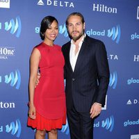 Zoe Saldana y Marco Perego en los GLAAD Media Awards 2015