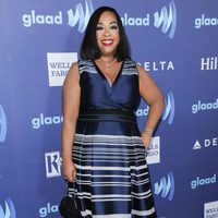 Shonda Rhimes en los GLAAD Media Awards 2015