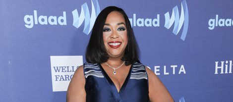 Shonda Rhimes en los GLAAD Media Awards 2015