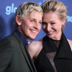 Ellen DeGeneres y Portia de Rossi en los GLAAD Media Awards 2015