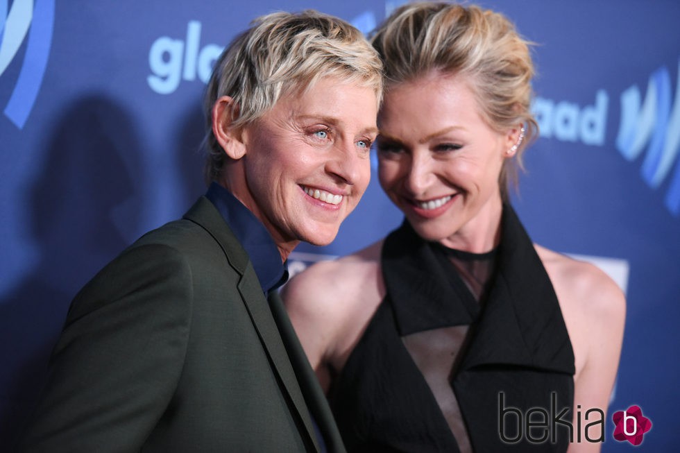 Ellen DeGeneres y Portia de Rossi en los GLAAD Media Awards 2015