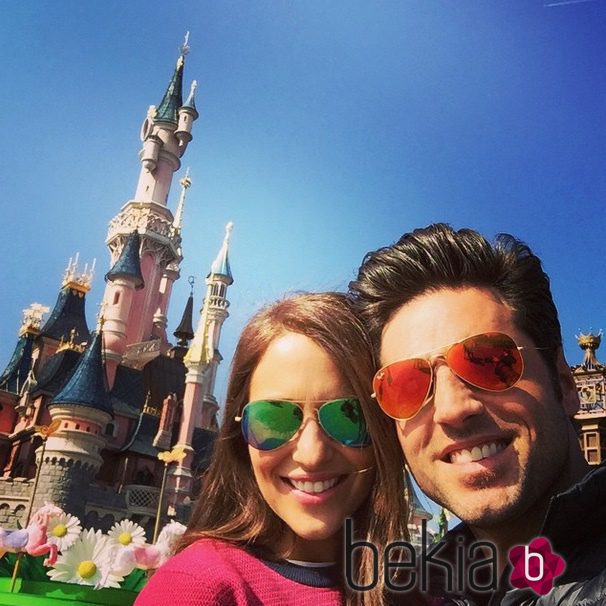 Paula Echevarría y David Bustamante celebran sus 10 años de amor en Disneyland París