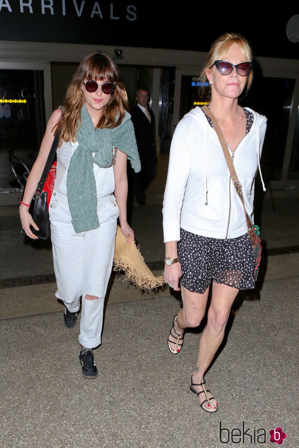 Dakota Johnson y Melanie Griffith tras volver de sus vacaciones en Cancún