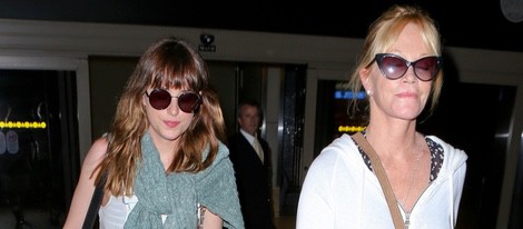 Dakota Johnson y Melanie Griffith tras volver de sus vacaciones en Cancún