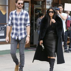 Kim Kardashian y Scott Disick en Woodland Hills