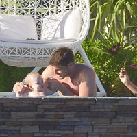 Iker Casillas y Sara Carbonero con su hijo Martín en el Algarve